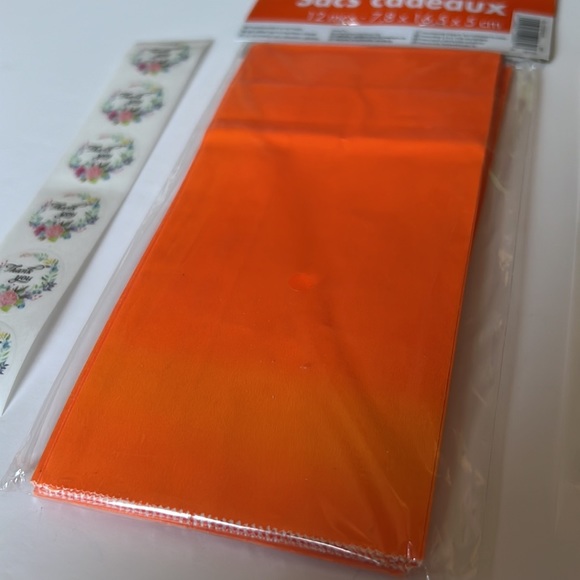 CLEARANCE 24 pcs Treat Bags Paper Bags with Stickers - Picture 3 of 6